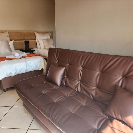 Southy Inn By The Lake Benoni Ngoại thất bức ảnh