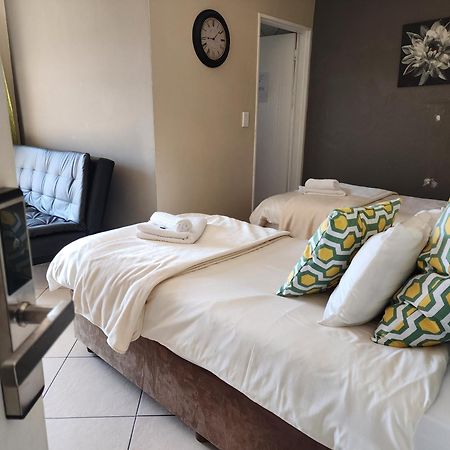 Southy Inn By The Lake Benoni Phòng bức ảnh