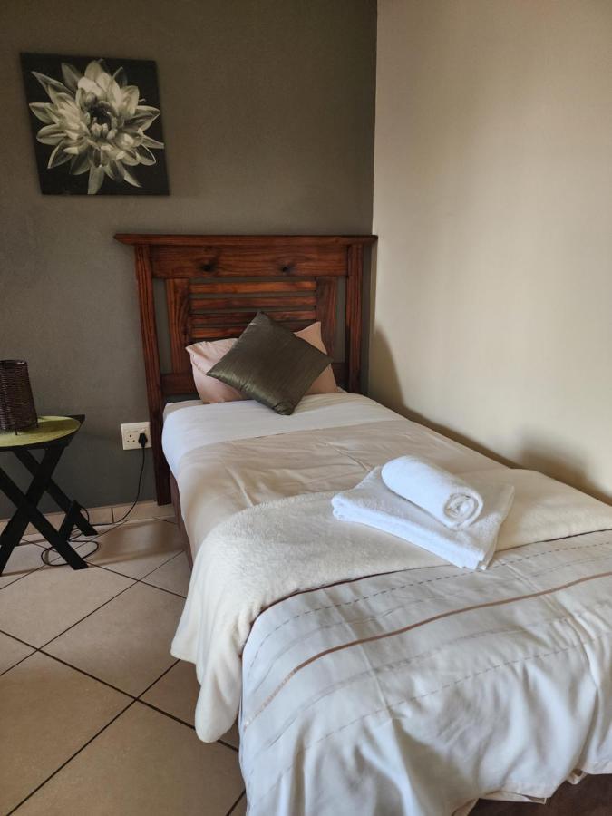 Southy Inn By The Lake Benoni Ngoại thất bức ảnh