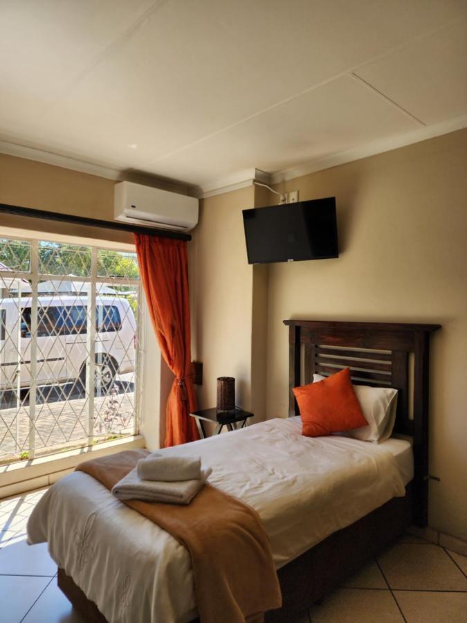 Southy Inn By The Lake Benoni Ngoại thất bức ảnh