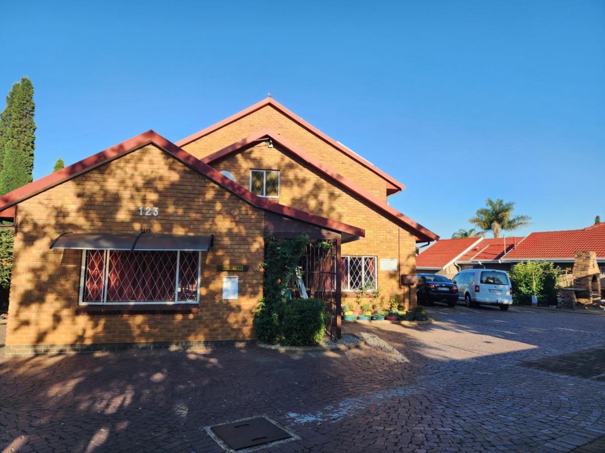 Southy Inn By The Lake Benoni Ngoại thất bức ảnh
