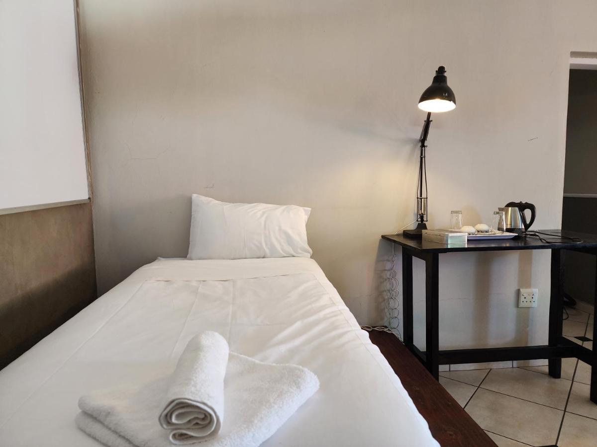 Southy Inn By The Lake Benoni Ngoại thất bức ảnh