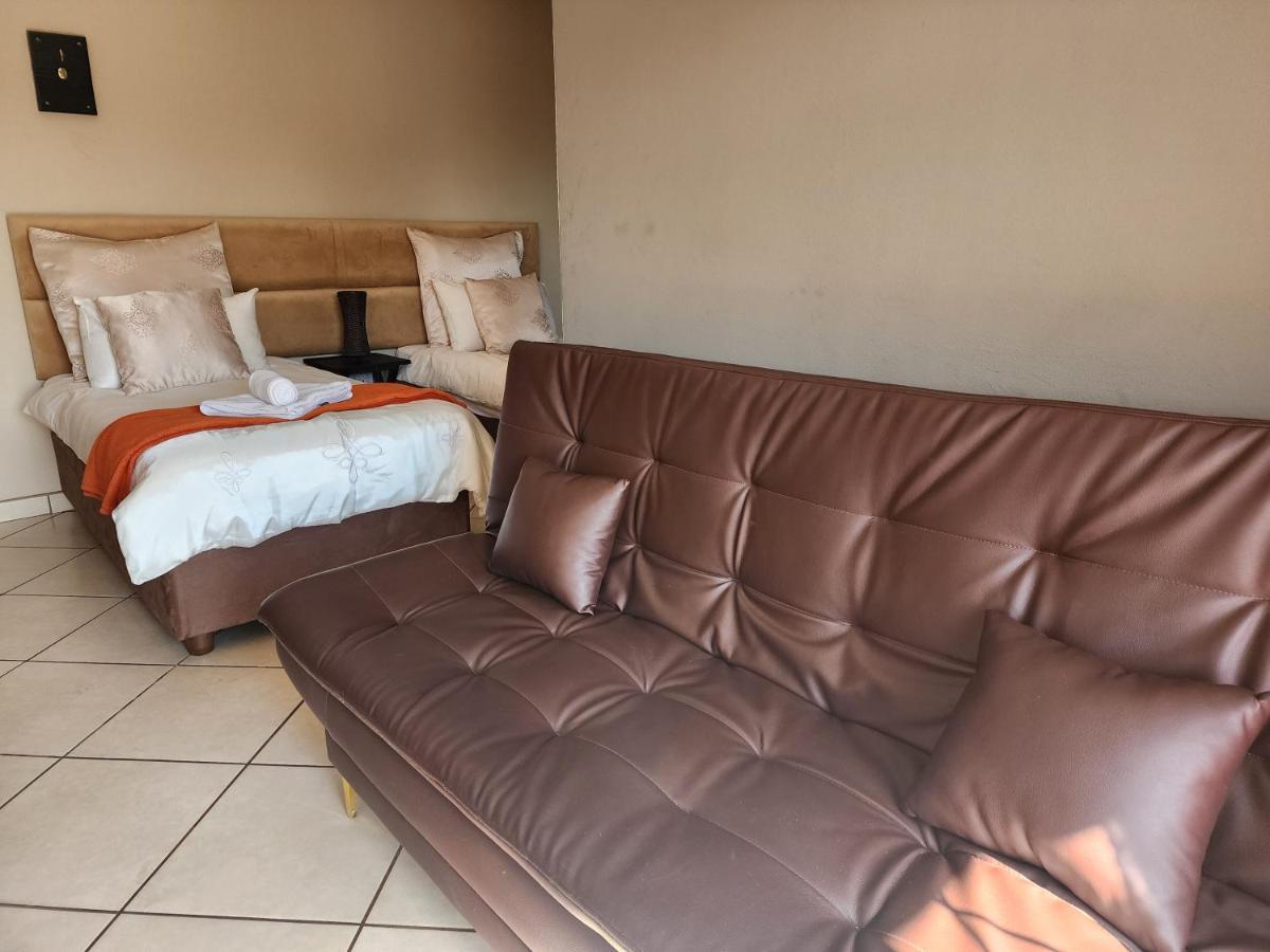 Southy Inn By The Lake Benoni Ngoại thất bức ảnh