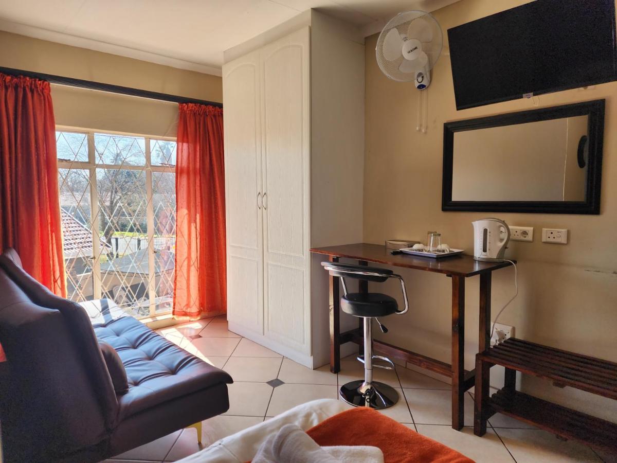 Southy Inn By The Lake Benoni Ngoại thất bức ảnh